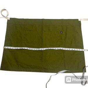 UNCOMMON THREADS 1/2 apron.NWOT